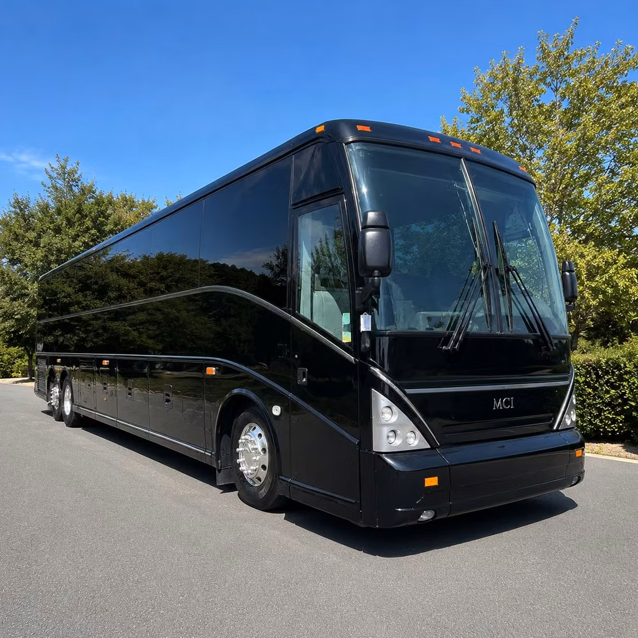 construction crew and worksite shuttle transportation in redding california